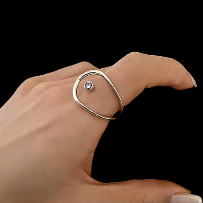 Anel Feminino Ajustável Oval Vazado com Solitário de Zircônia